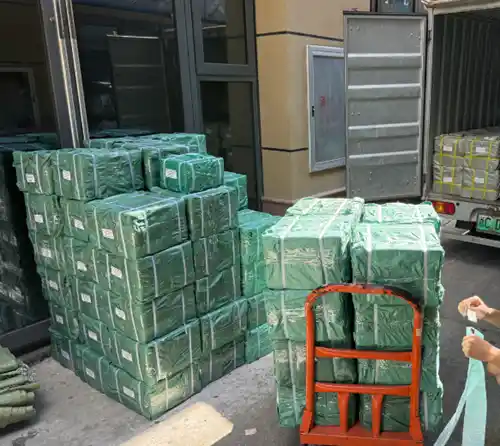 Az ügyfélszekrény hardvermegrendelése becsomagolva és szállításra készen